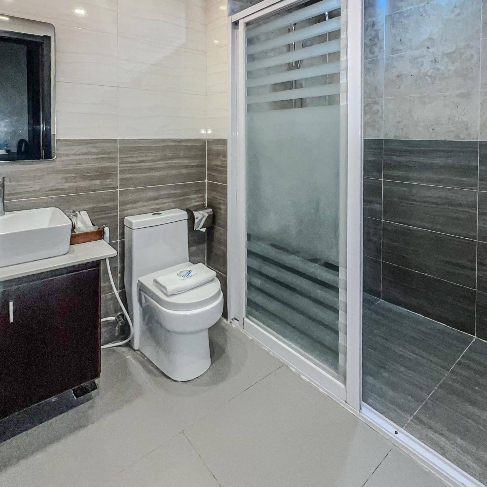 Iloilo Gateway Hotel And Suites Pavia Kültér fotó
