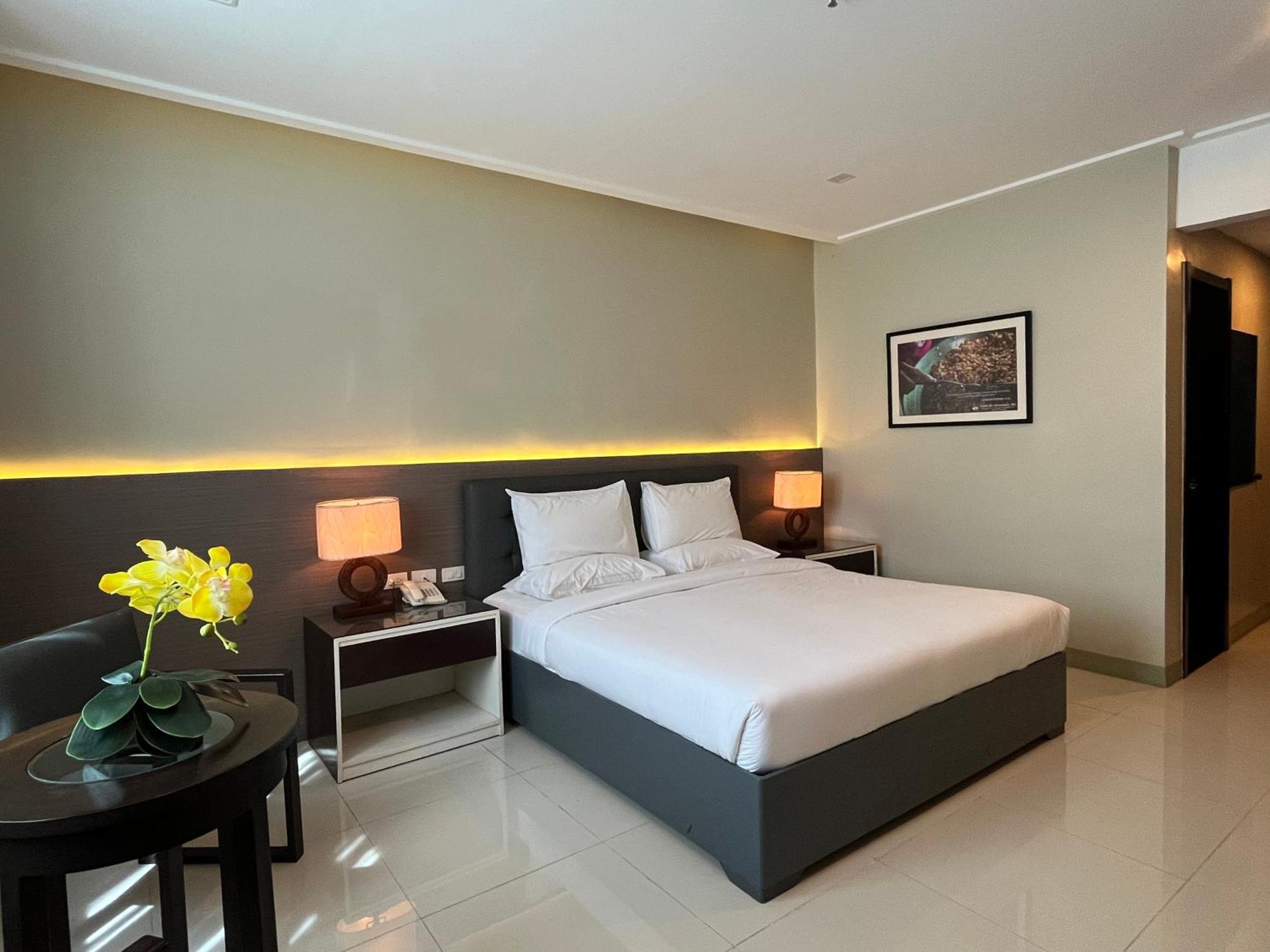 Iloilo Gateway Hotel And Suites Pavia Kültér fotó